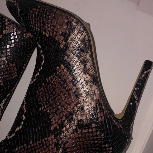 Vince Camuto Snakeskin boots - Picture 2 of 9